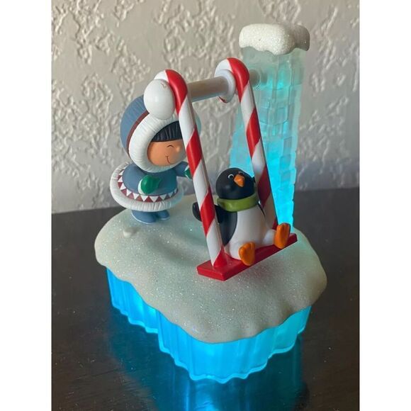 HALLMARK MAGIC CORD ORNAMENT Frosty Friends Swinging in the Holidays - Picture 1 of 6